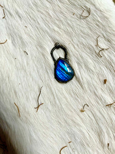 Labradorite Relief Necklace